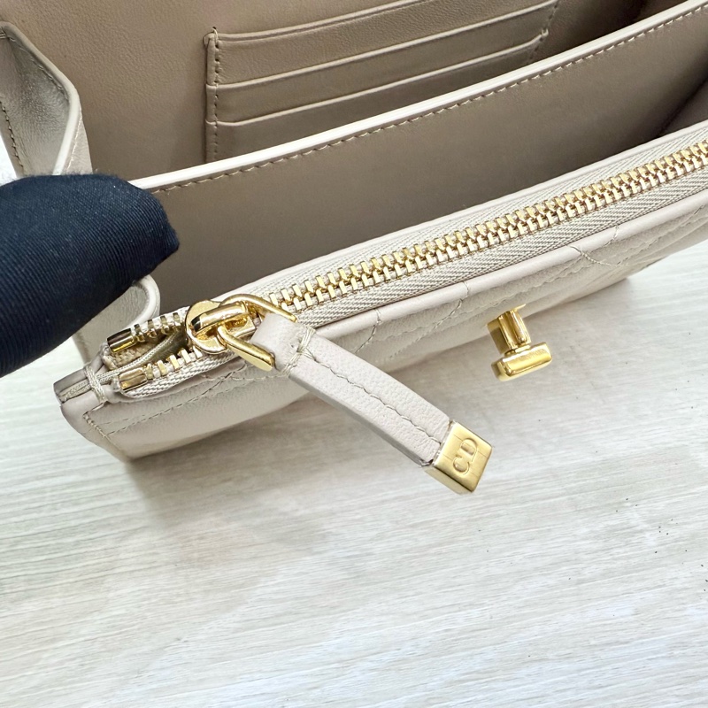 DIOR淡米色羊皮金釦MISS Caro側背包S5169UDAX-15