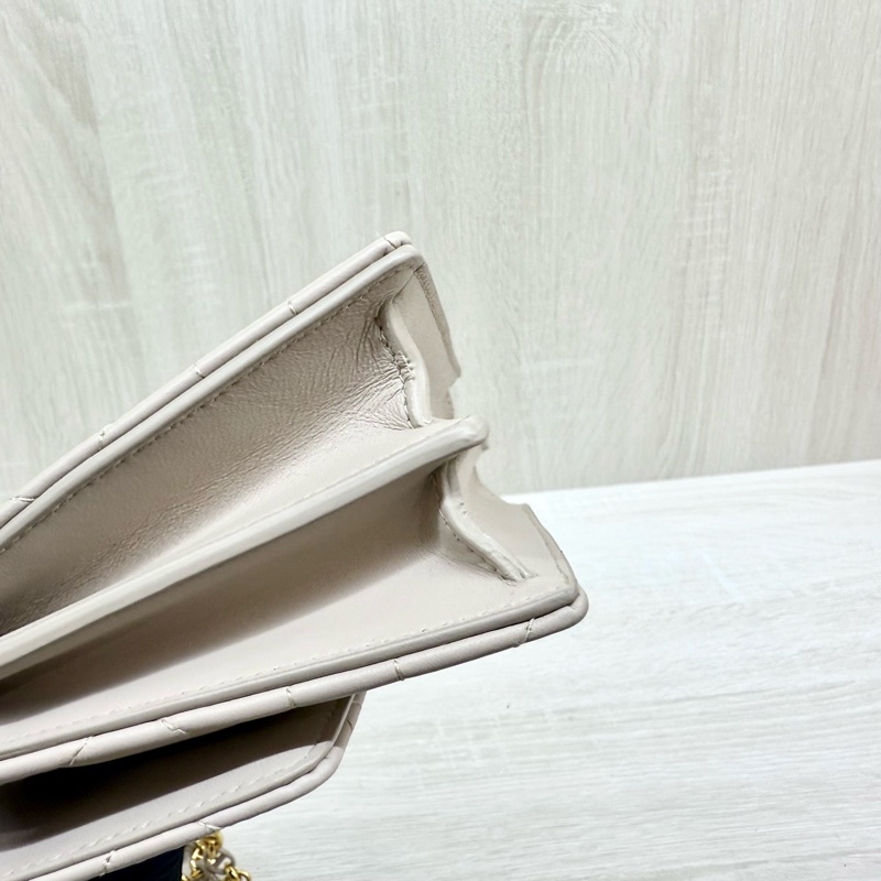 DIOR淡米色羊皮金釦MISS Caro側背包S5169UDAX-20