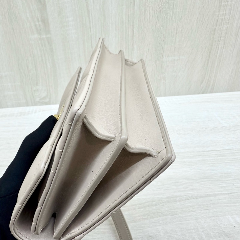 DIOR淡米色羊皮金釦MISS Caro側背包S5169UDAX-21