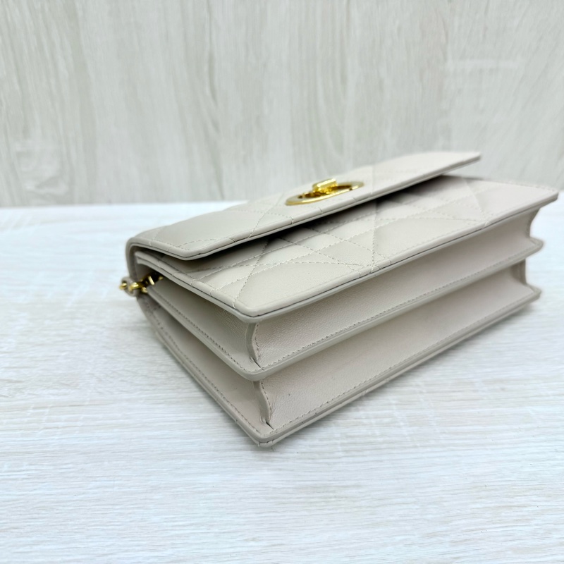 DIOR淡米色羊皮金釦MISS Caro側背包S5169UDAX-22