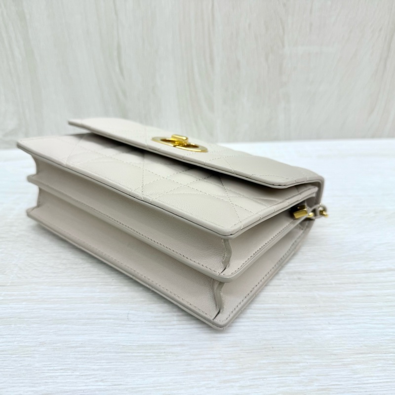 DIOR淡米色羊皮金釦MISS Caro側背包S5169UDAX-23