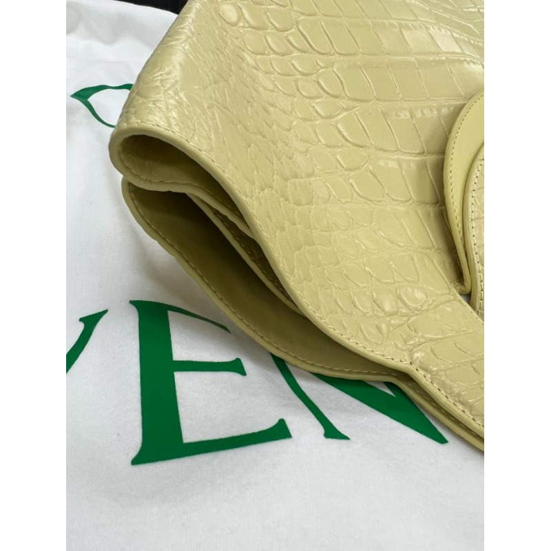 【包稅】BOTTEGA VENETA Doll 中型壓花皮革手提包 香草色 658516VA4509414-1