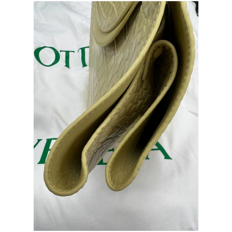 【包稅】BOTTEGA VENETA Doll 中型壓花皮革手提包 香草色 658516VA4509414-2