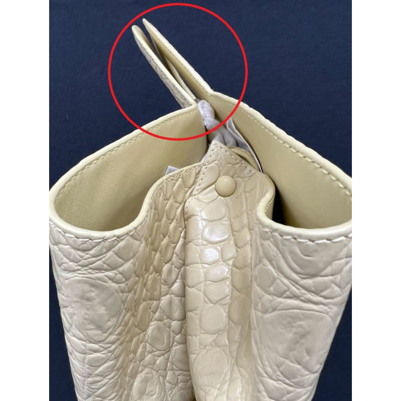 【包稅】BOTTEGA VENETA Doll 中型壓花皮革手提包 香草色-1