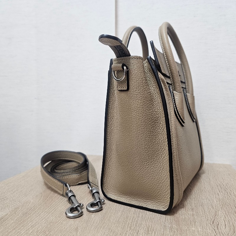 [高CP好物❣️平台最甜價帶回家] Celine沙丘色牛皮霧銀釦Luggage Nano手提斜背包-1