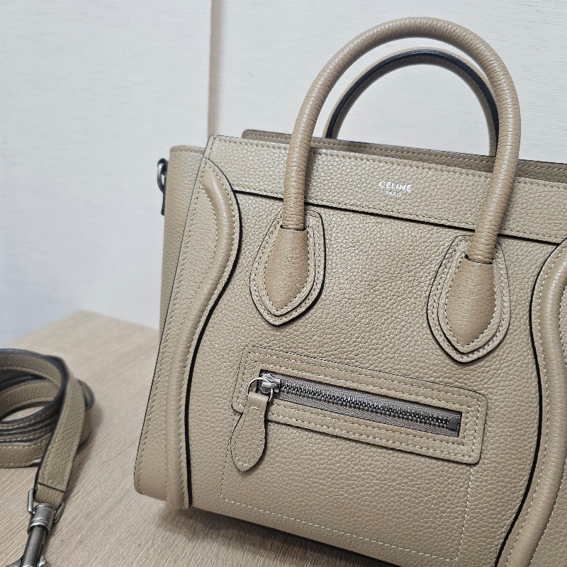 [高CP好物❣️平台最甜價帶回家] Celine沙丘色牛皮霧銀釦Luggage Nano手提斜背包-5