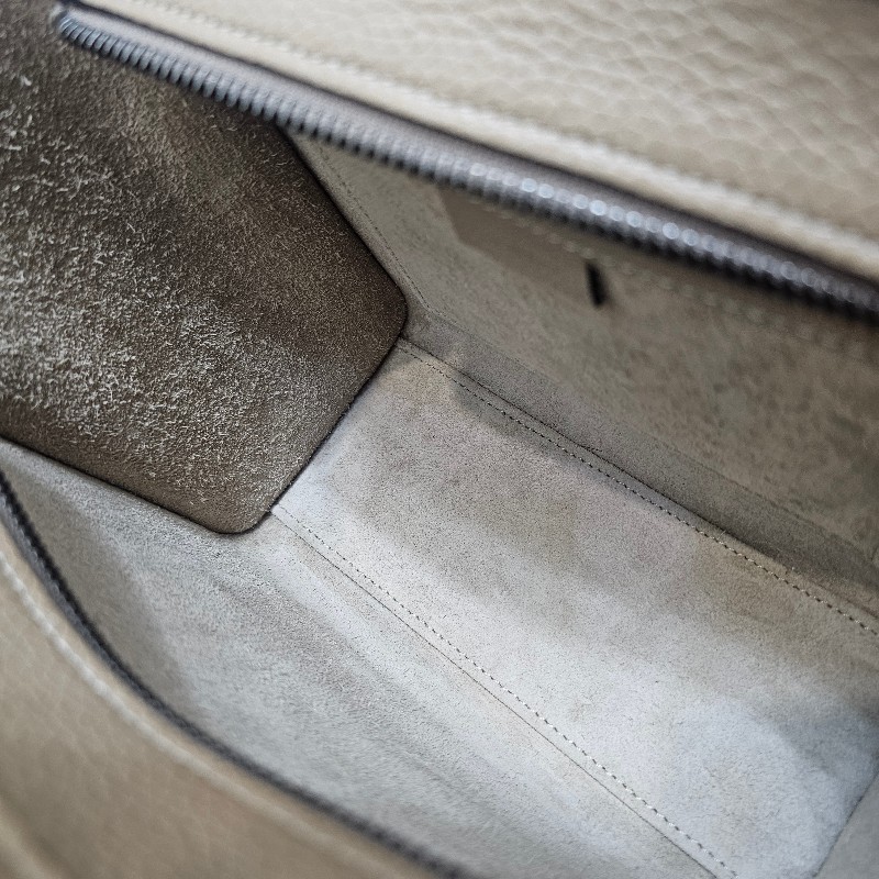 [高CP好物❣️平台最甜價帶回家] Celine沙丘色牛皮霧銀釦Luggage Nano手提斜背包-17