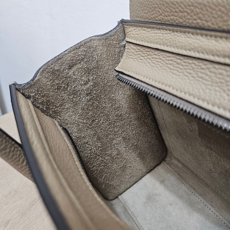 [高CP好物❣️平台最甜價帶回家] Celine沙丘色牛皮霧銀釦Luggage Nano手提斜背包-18