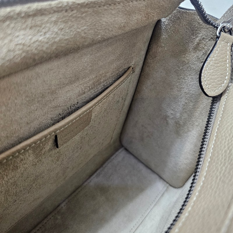 [高CP好物❣️平台最甜價帶回家] Celine沙丘色牛皮霧銀釦Luggage Nano手提斜背包-19