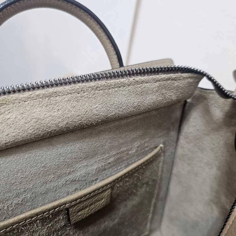 [高CP好物❣️平台最甜價帶回家] Celine沙丘色牛皮霧銀釦Luggage Nano手提斜背包-20