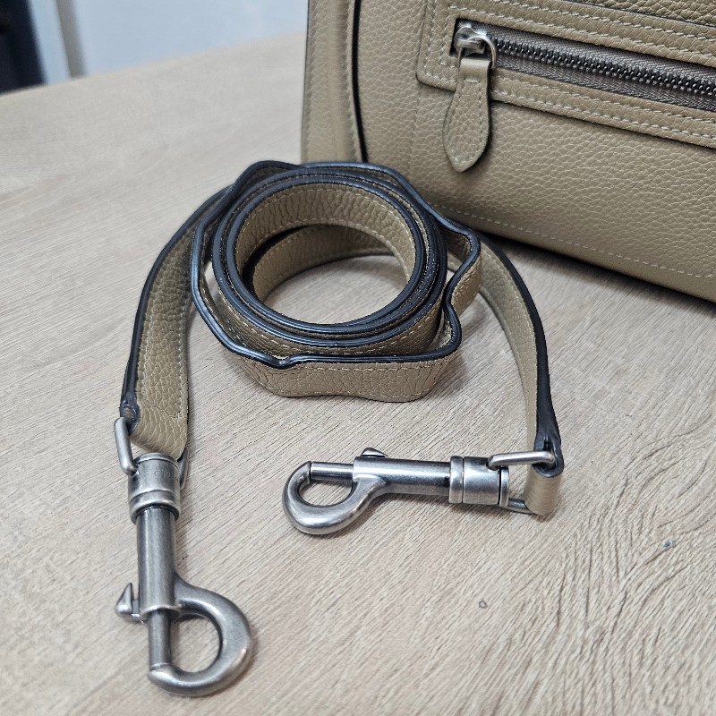 [高CP好物❣️平台最甜價帶回家] Celine沙丘色牛皮霧銀釦Luggage Nano手提斜背包-23