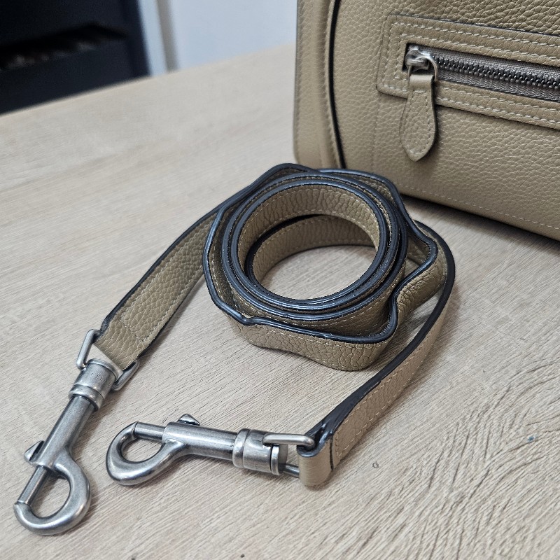 [高CP好物❣️平台最甜價帶回家] Celine沙丘色牛皮霧銀釦Luggage Nano手提斜背包-31