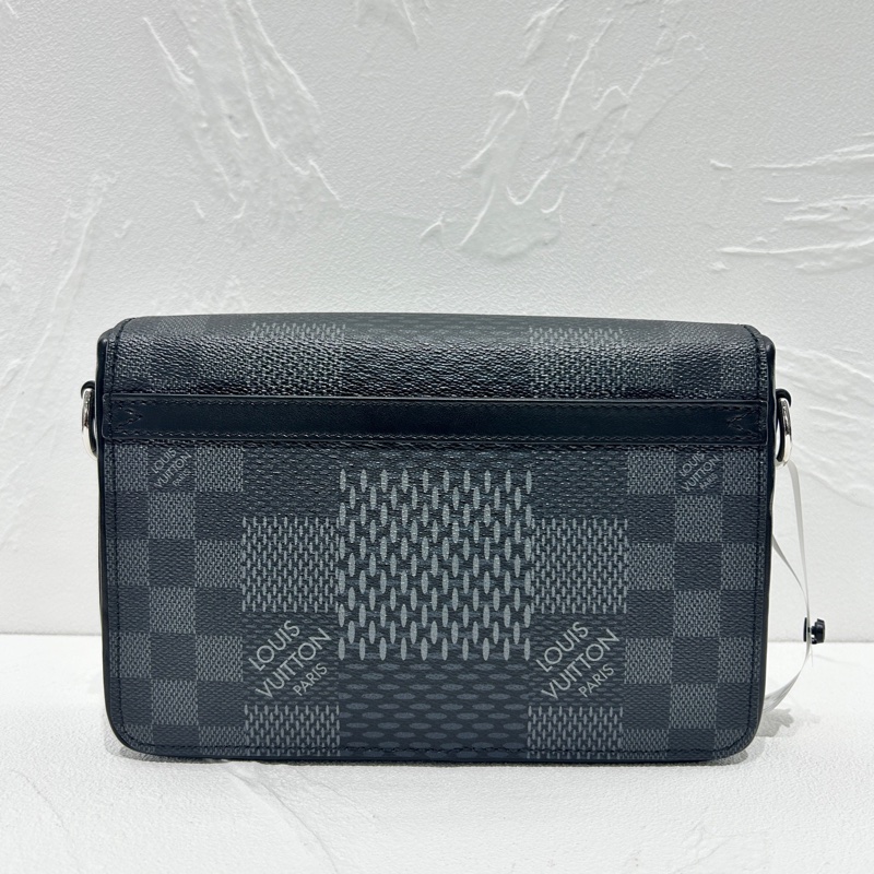 Lv 芯片款灰黑棋盤 郵差包 尺寸約23x15-2