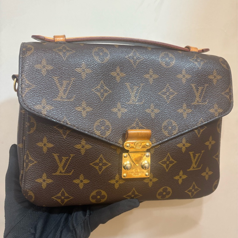 LV 老花郵差包-0