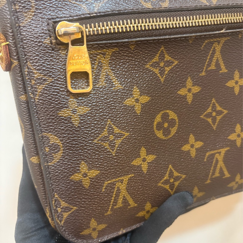 LV 老花郵差包-2