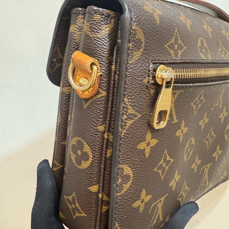 LV 老花郵差包-3