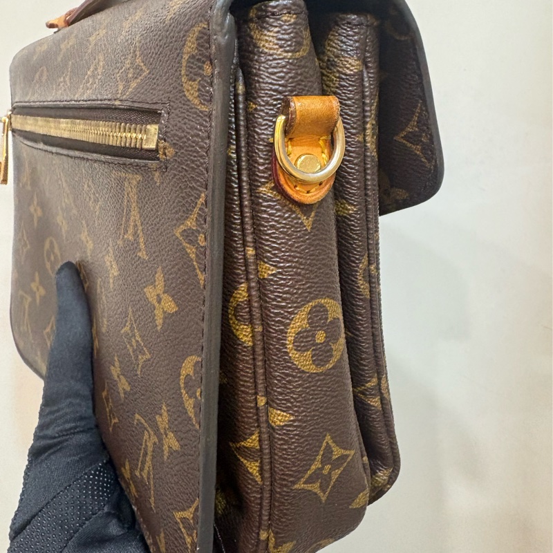 LV 老花郵差包-4