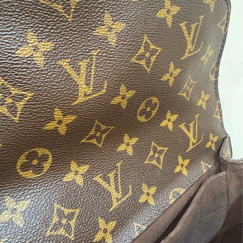 LV 老花郵差包-8