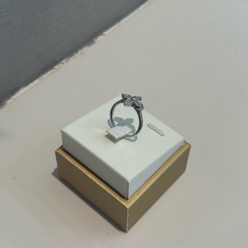 LV Star Blossom18k金滿鑽四葉草戒指 尺寸51-1