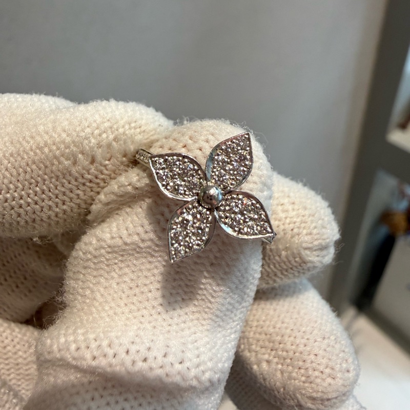 LV Star Blossom18k金滿鑽四葉草戒指 尺寸51-5