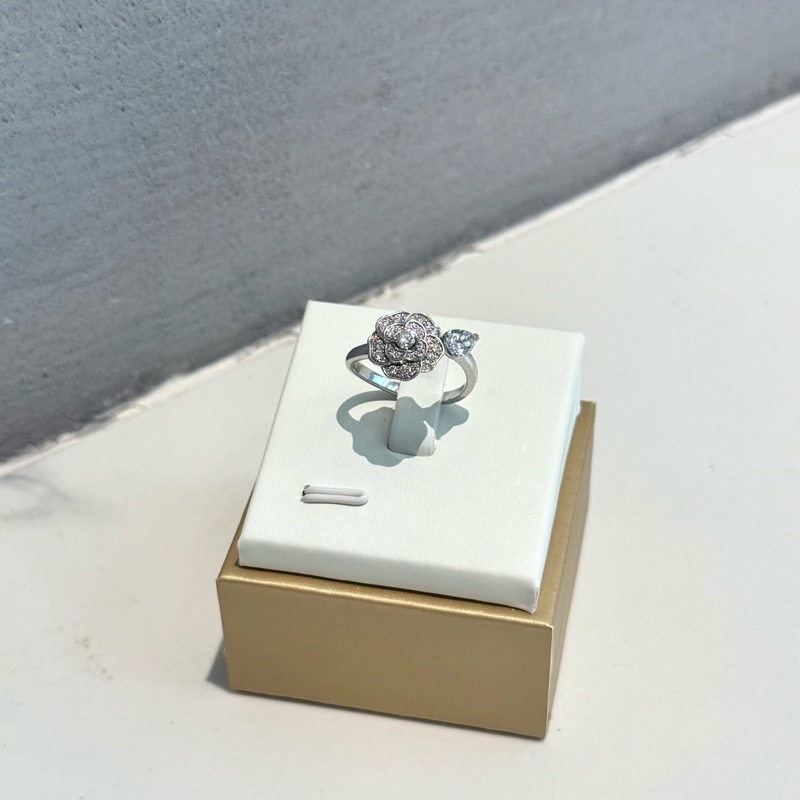 Chanel 香奈兒Camélia系列山茶花鑽石戒指 尺寸51-1