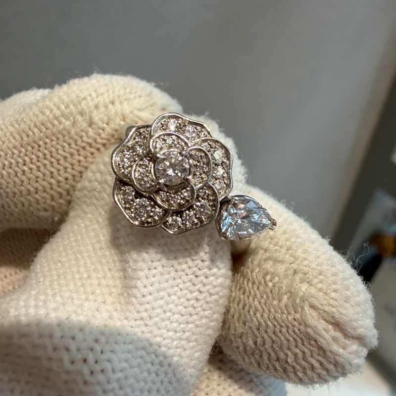 Chanel 香奈兒Camélia系列山茶花鑽石戒指 尺寸51-7