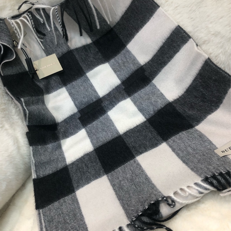 Burberry 米色格仔 100%Cashmere Scarf XC193-0
