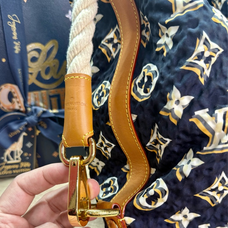 LV M40235 Bulles MM HOBO限量稀有絕版海軍藍郵輪幻影繩結包-24