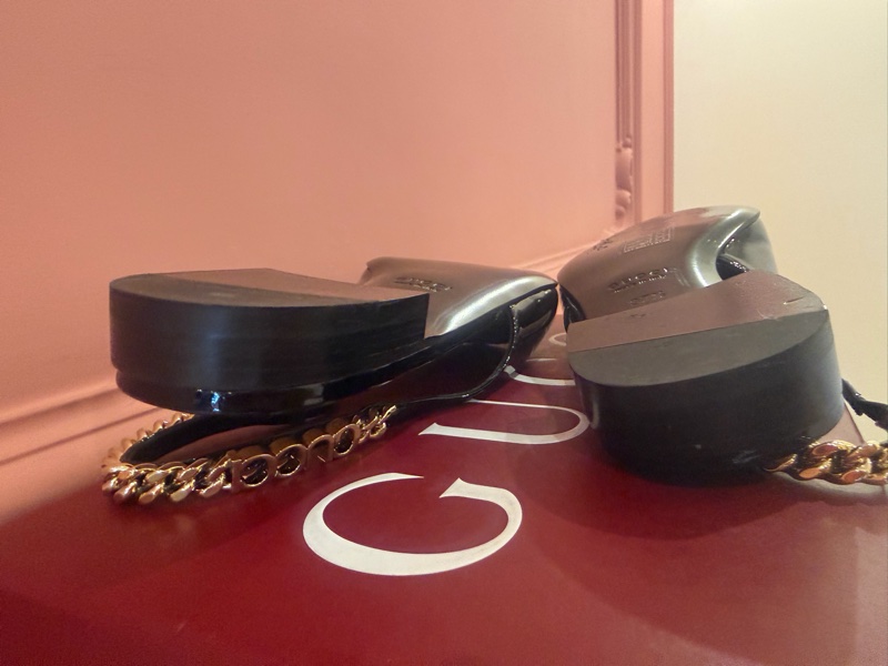 【私藏出清】正品經典🖤Gucci 漆皮金屬鍊帶露跟鞋✨ (Slingback Pumps)-34