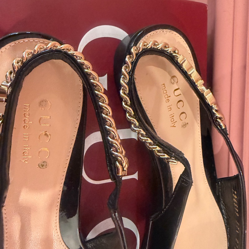 【私藏出清】正品經典🖤Gucci 漆皮金屬鍊帶露跟鞋✨ (Slingback Pumps)-52