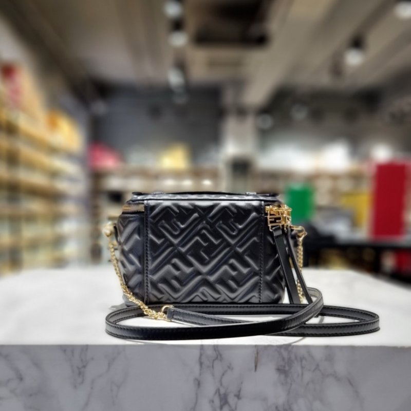 🎊新年特賣🧧Fendi 8BS108 Vanity FF 壓紋納帕軟皮迷你包 黑色-6
