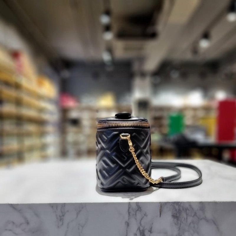 🎊新年特賣🧧Fendi 8BS108 Vanity FF 壓紋納帕軟皮迷你包 黑色-10