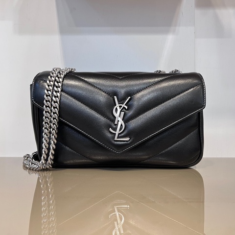YSL 黑羊皮V型紋LouLou MateLasse絎縫銀釦下蓋肩斜背鏈包
