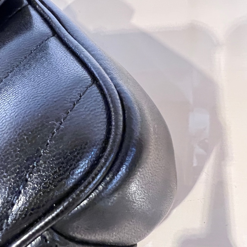 YSL 黑羊皮V型紋LouLou MateLasse絎縫銀釦下蓋肩斜背鏈包-7