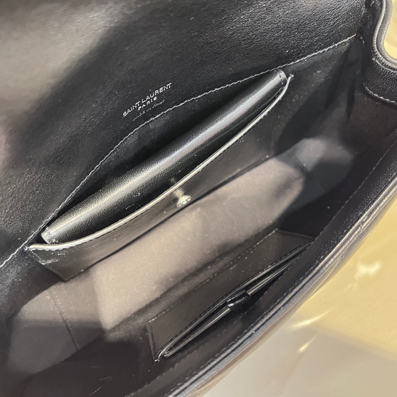 YSL 黑羊皮V型紋LouLou MateLasse絎縫銀釦下蓋肩斜背鏈包-10
