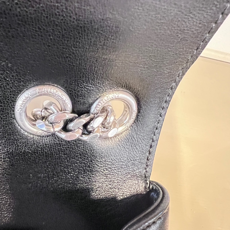 YSL 黑羊皮V型紋LouLou MateLasse絎縫銀釦下蓋肩斜背鏈包-15