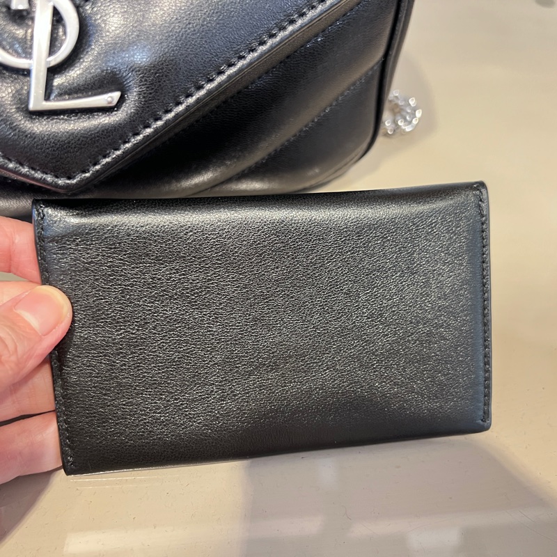 YSL 黑羊皮V型紋LouLou MateLasse絎縫銀釦下蓋肩斜背鏈包-19