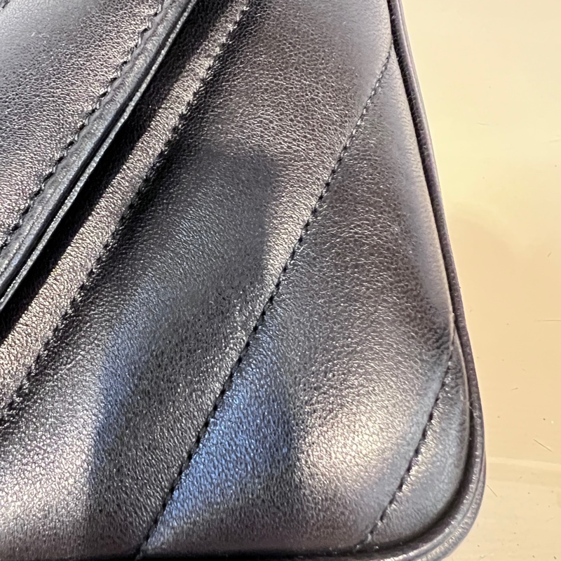 YSL 黑羊皮V型紋LouLou MateLasse絎縫銀釦下蓋肩斜背鏈包-22