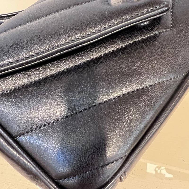 YSL 黑羊皮V型紋LouLou MateLasse絎縫銀釦下蓋肩斜背鏈包-23