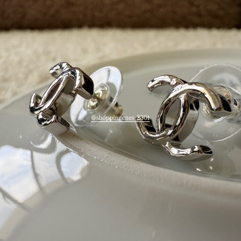 香奈兒 Chanel 26P 銀色小耳環 全新品-1