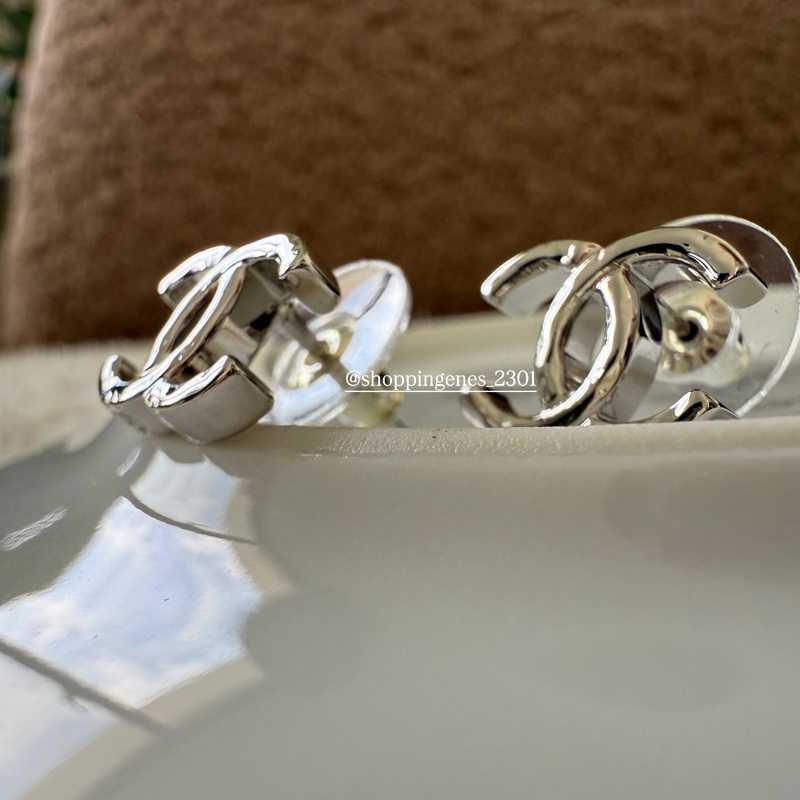 香奈兒 Chanel 26P 銀色小耳環 全新品-3