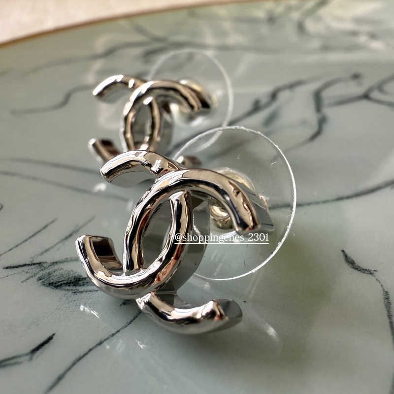 香奈兒 Chanel 26P 銀色小耳環 全新品-5