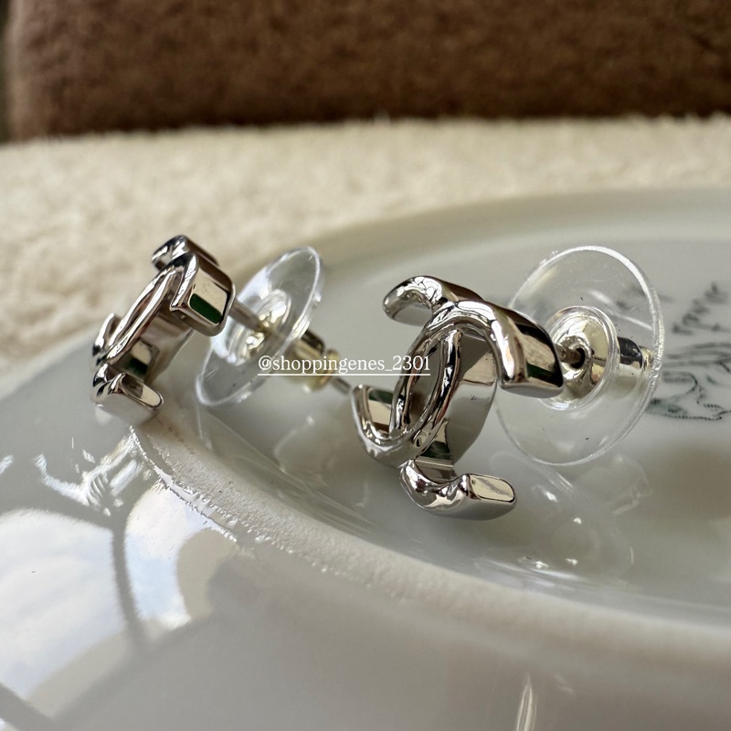 香奈兒 Chanel 26P 銀色小耳環 全新品-6