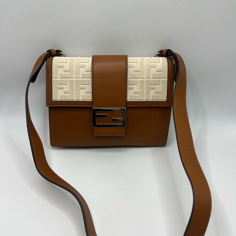 FENDI芬迪 经典银扣老花LogoFF图案 法棍包 男女同款-0