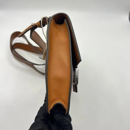 FENDI芬迪 经典银扣老花LogoFF图案 法棍包 男女同款-2