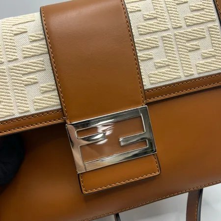 FENDI芬迪 经典银扣老花LogoFF图案 法棍包 男女同款-11