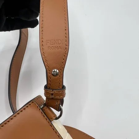 FENDI芬迪 经典银扣老花LogoFF图案 法棍包 男女同款-13