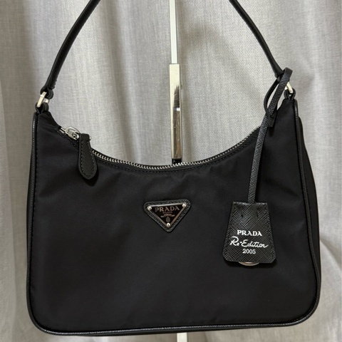 PRADA Re-Edition 2005 Hobo 腋下包