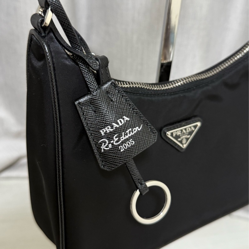 PRADA Re-Edition 2005 Hobo 腋下包-1