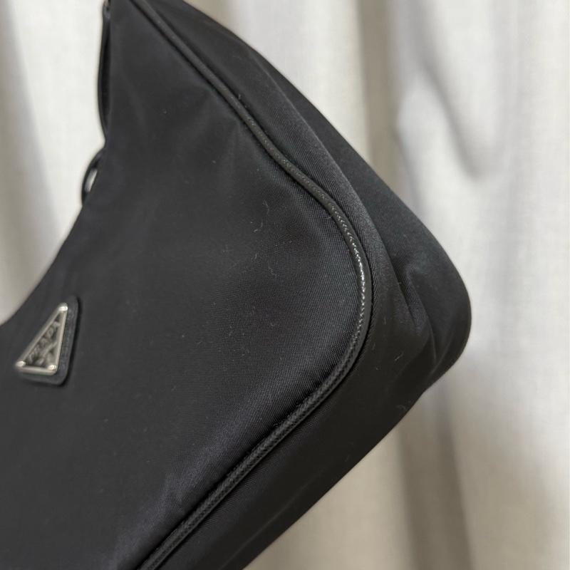 PRADA Re-Edition 2005 Hobo 腋下包-9